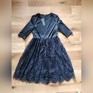 Zeagoo Fit and Flare Dress, lace bottom silky top Size Med  NWT